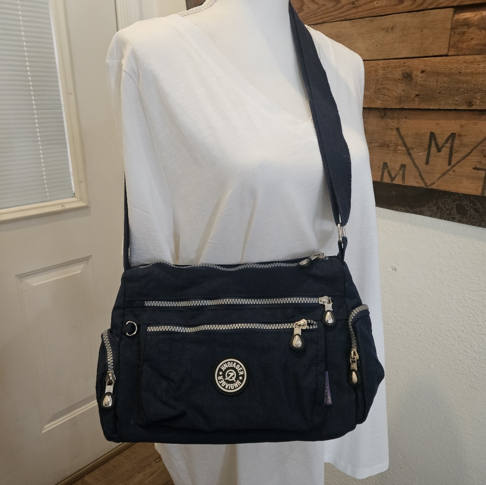 Nylon Shoulder Bag. Adjustable Strap EUC (Bin15)  11 X 8 X 5